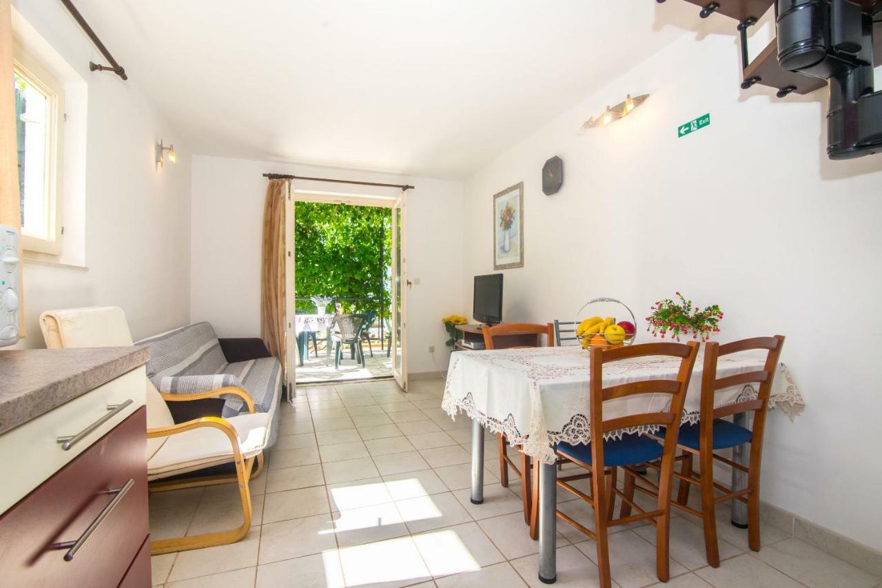 Apartment Josipa Vinisce Exterior photo